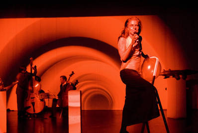 Szoborrá avatom... Szoborrá avatom...